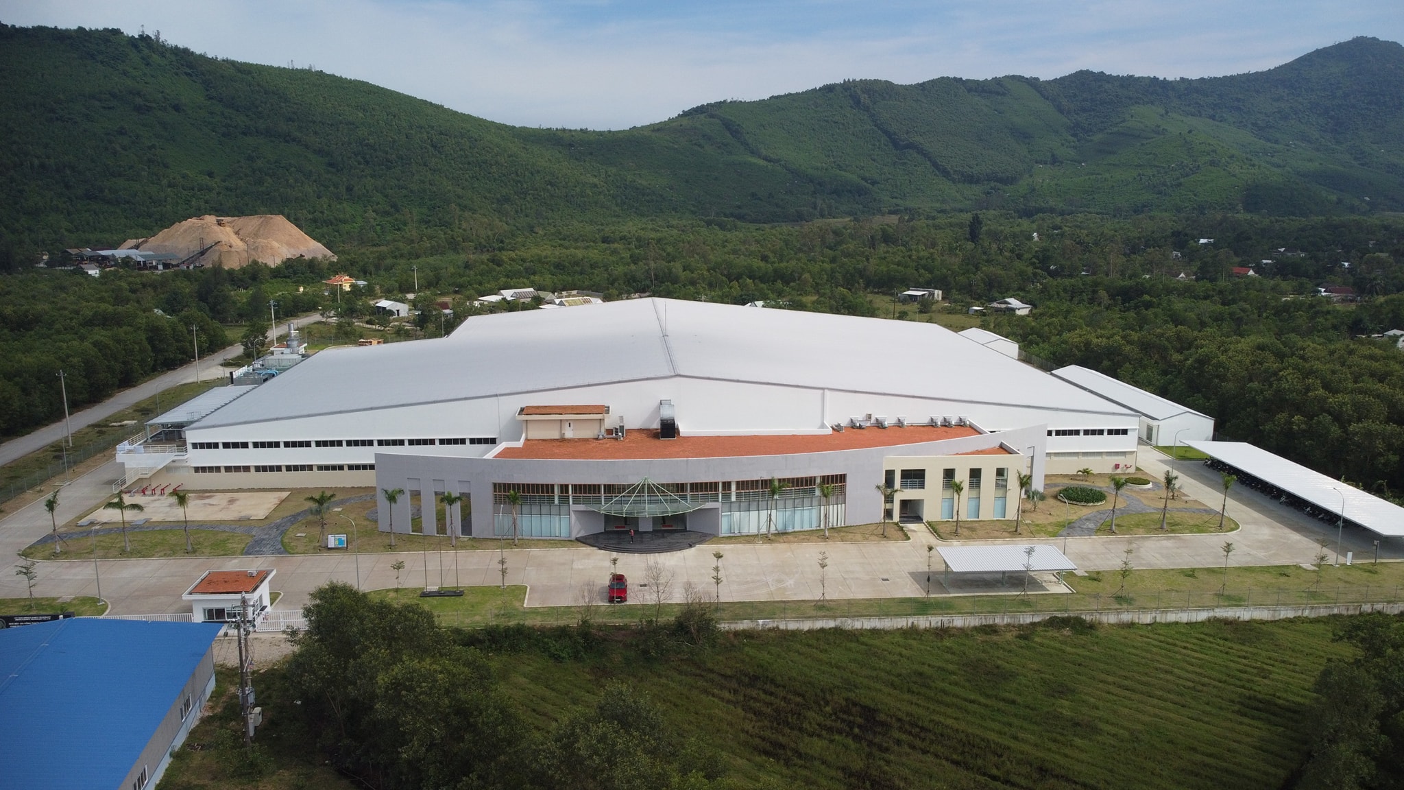 Cover image for AMERICA QUARTZ TECHNOLOGY