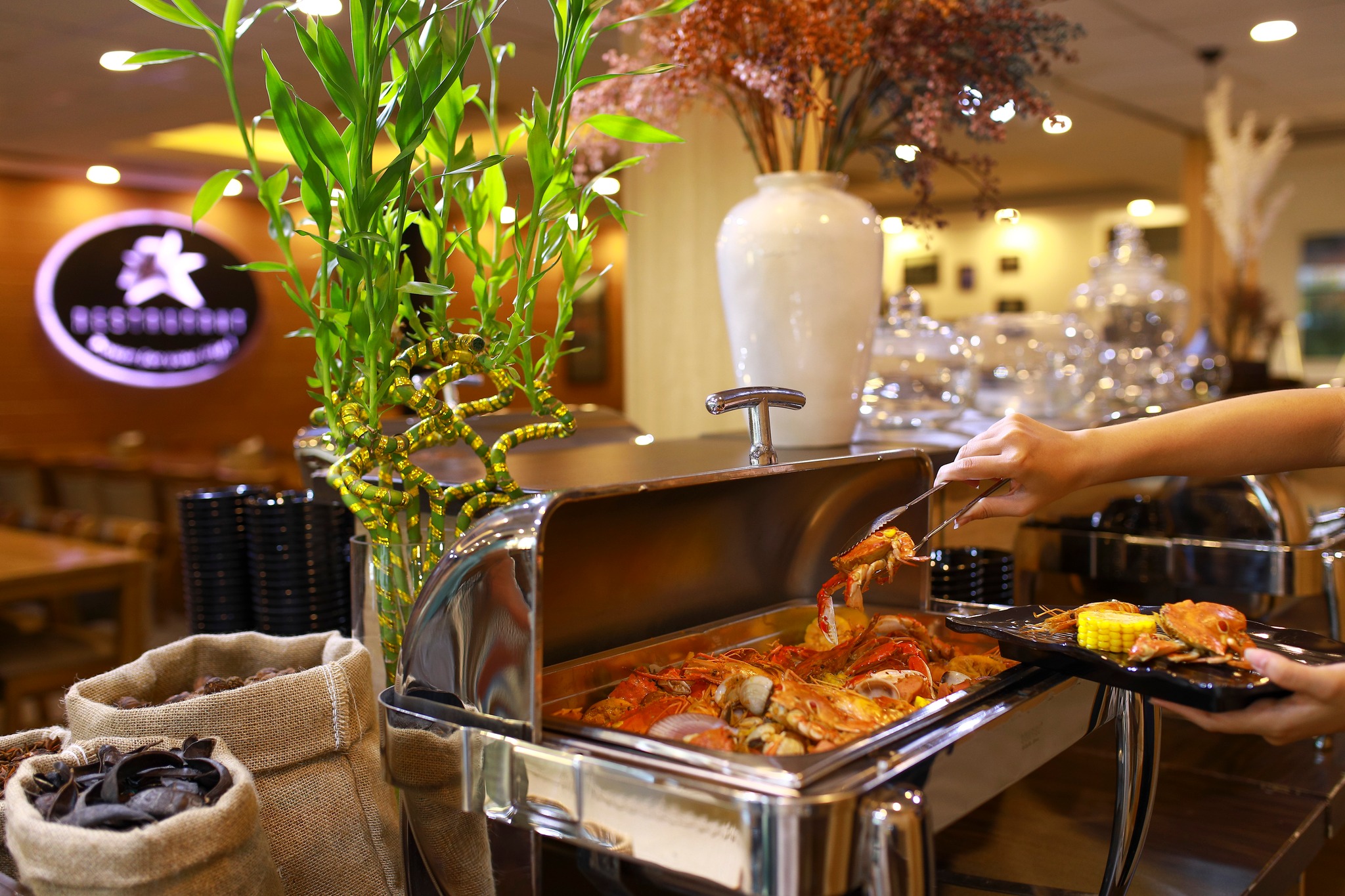 Cover image for Nhà Hàng Hoian Seafood Buffet