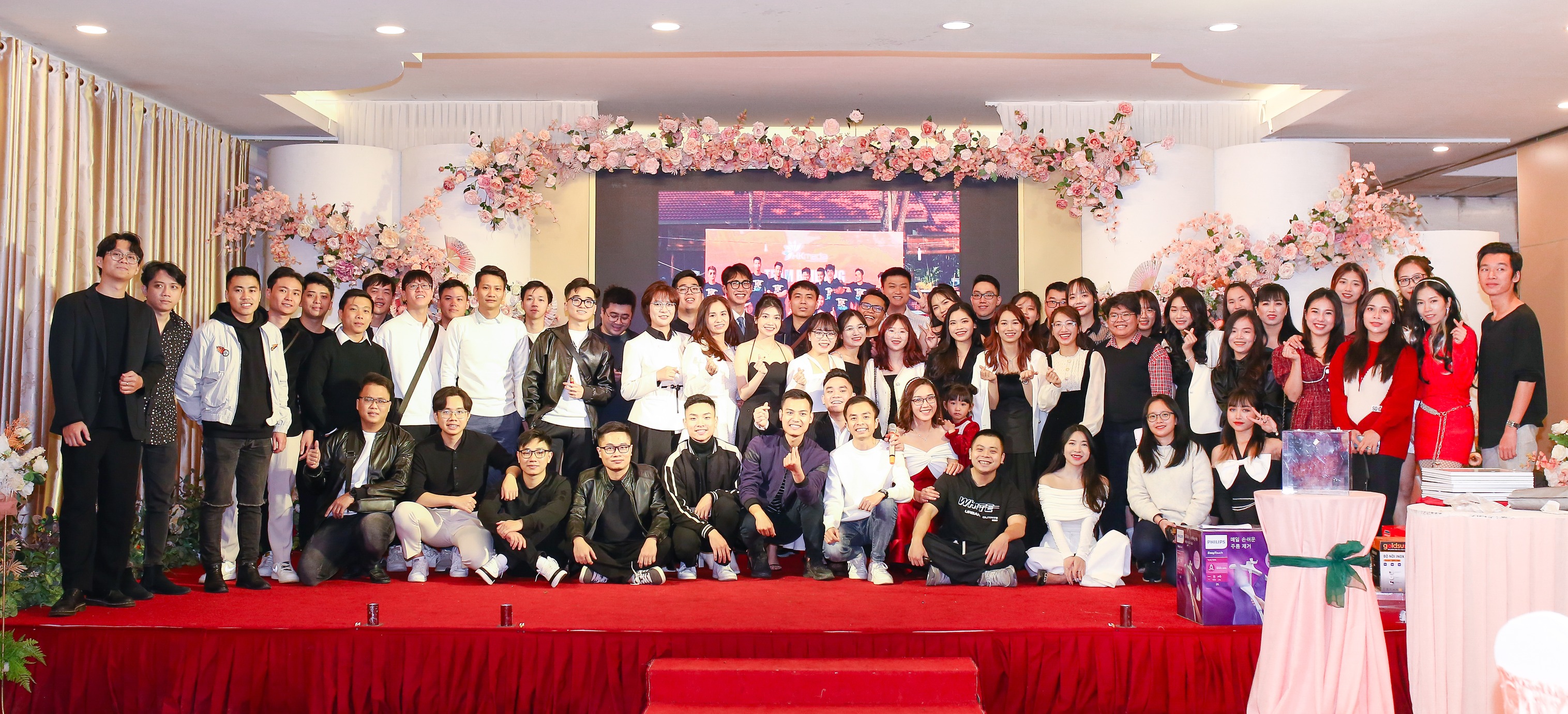 Cover image for Hoàng Kim (HK)