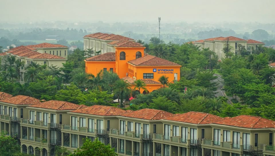 Cover image for Đầu Tư Thương Mại Và Dịch Vụ Vân Sơn