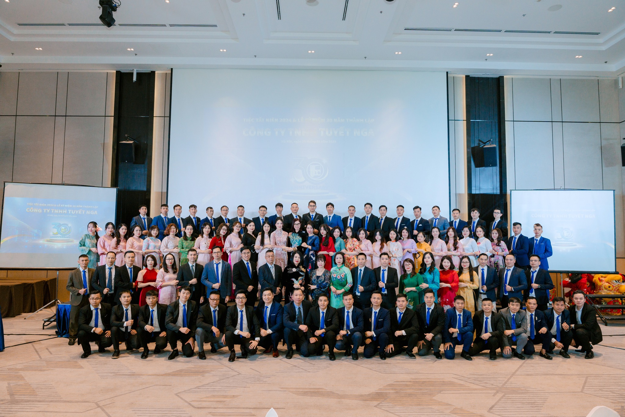 Cover image for Tuyết Nga