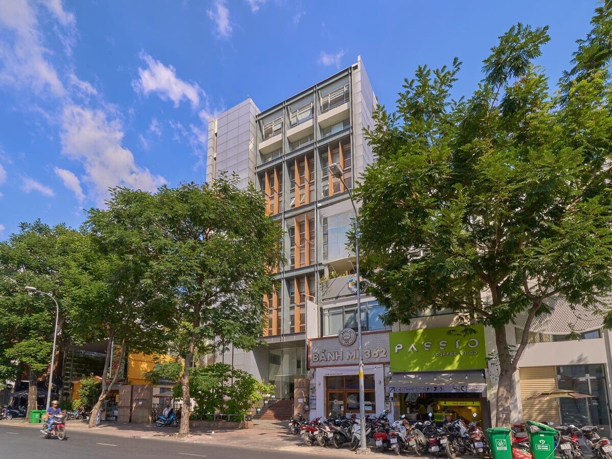 Cover image for Deli Management Consulting