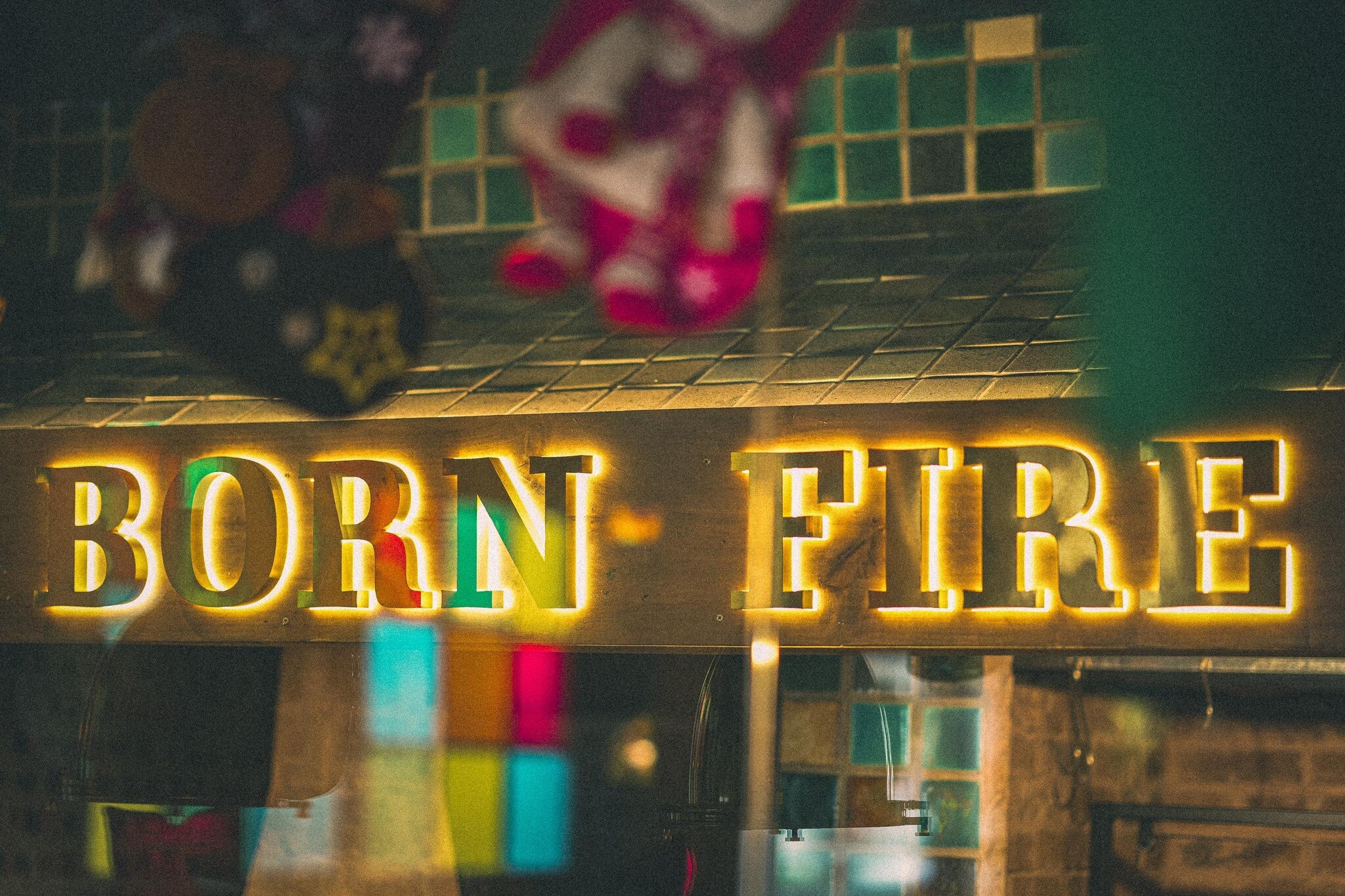 Cover image for Nhà hàng Born Fire