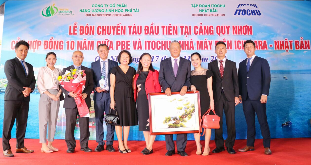 Cover image for Nhà máy lọc dầu Dung Quất