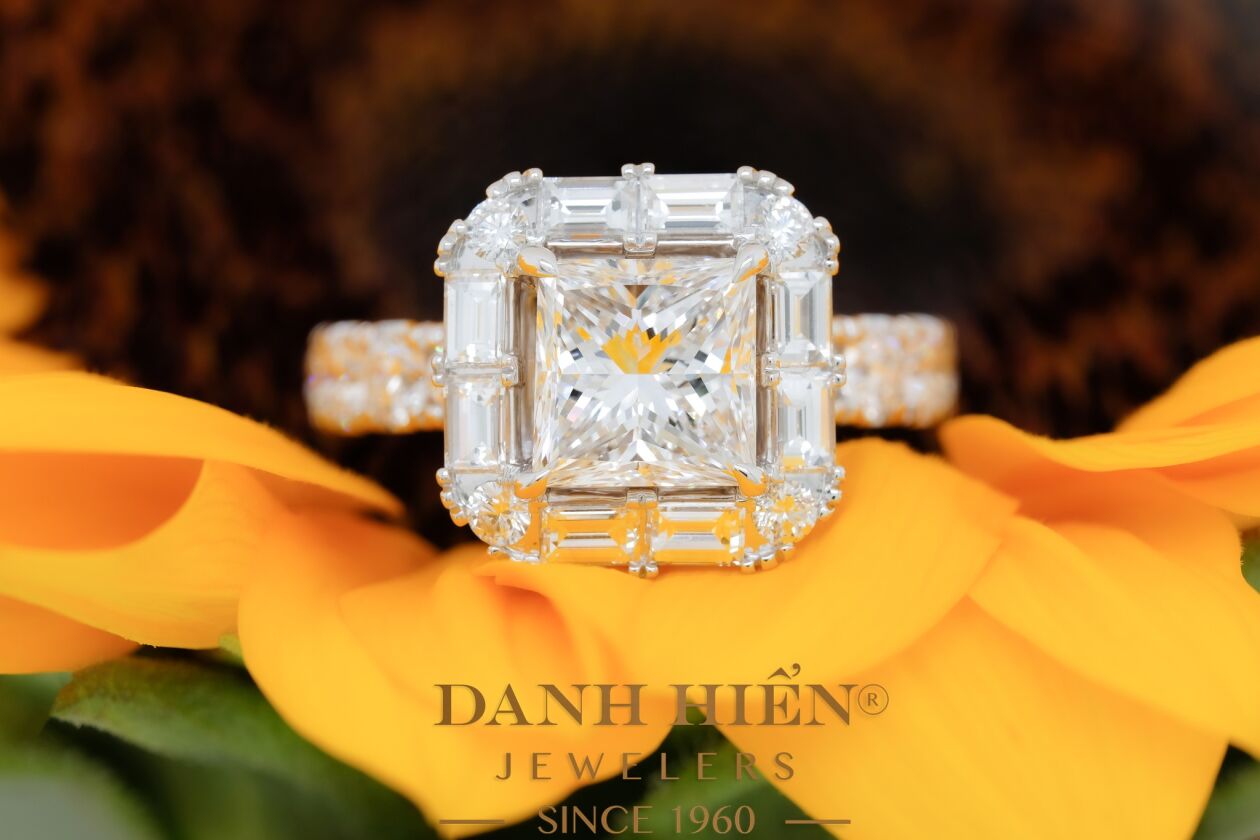 Cover image for Vàng Bạc Đá Quý Danh Hiển