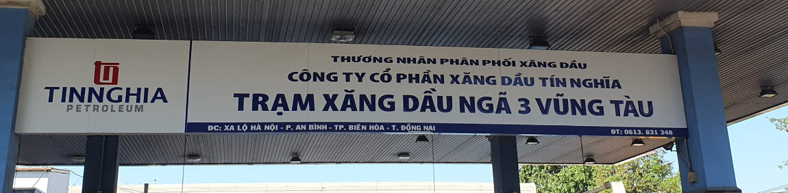 Cover image for XĂNG DẦU TÍN NGHĨA