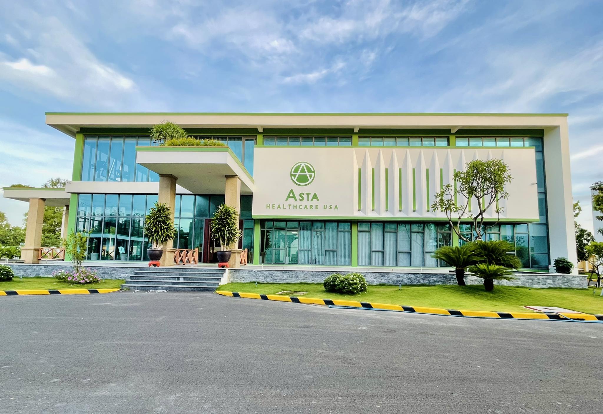 Cover image for Asta Healthcare Usa