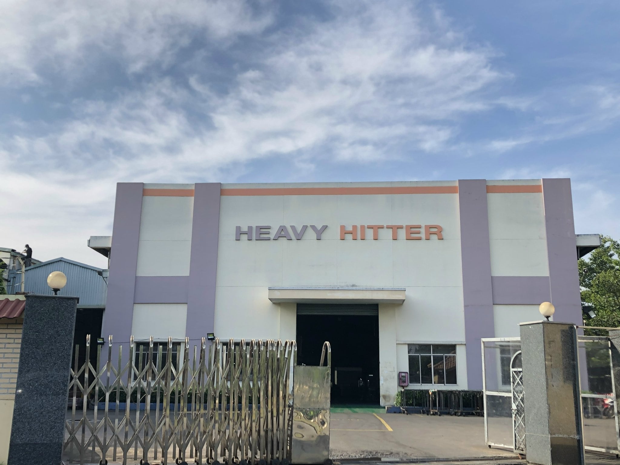 Cover image for Công Ty Heavy Hitter