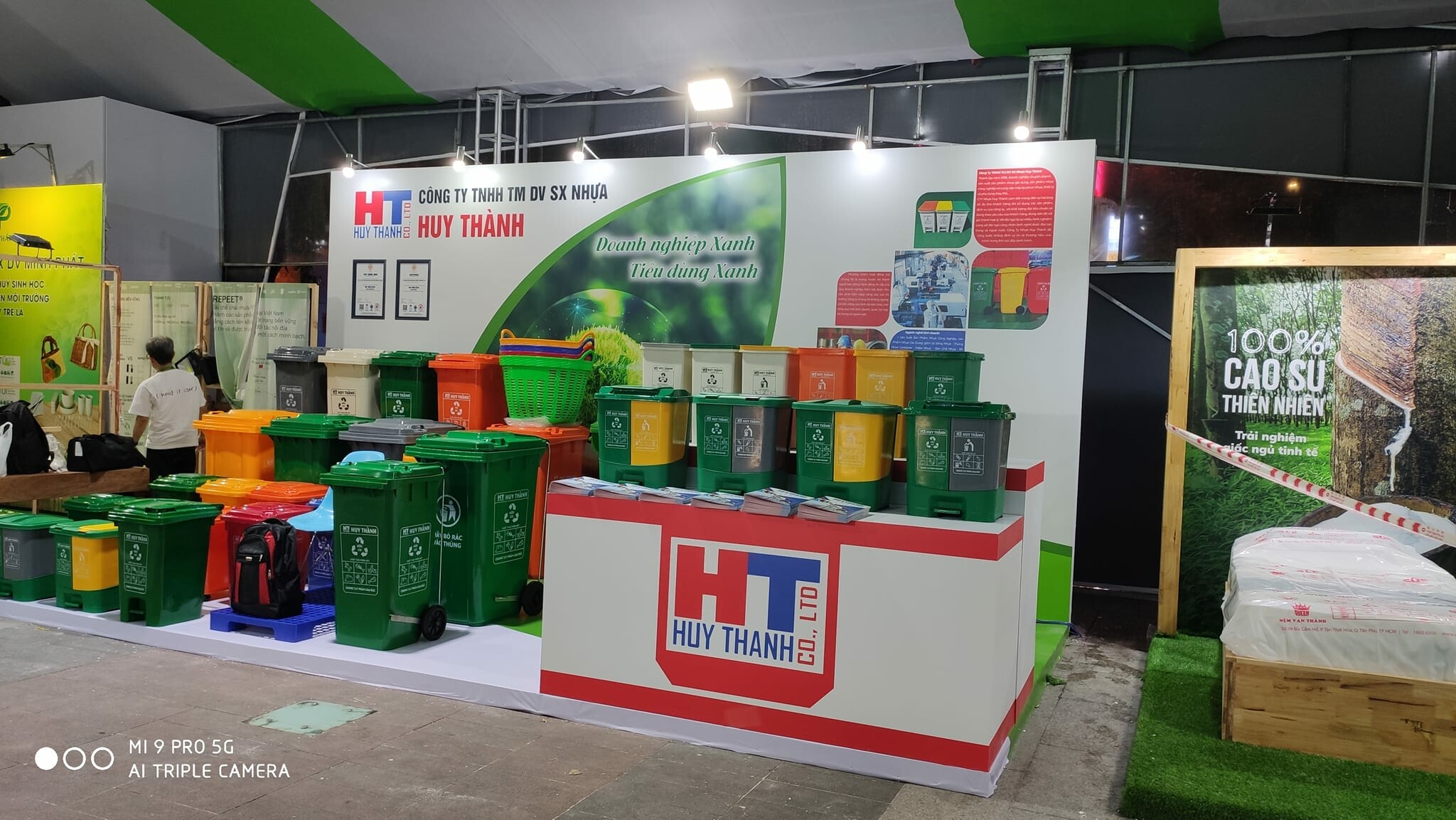 Cover image for NHỰA HUY THÀNH