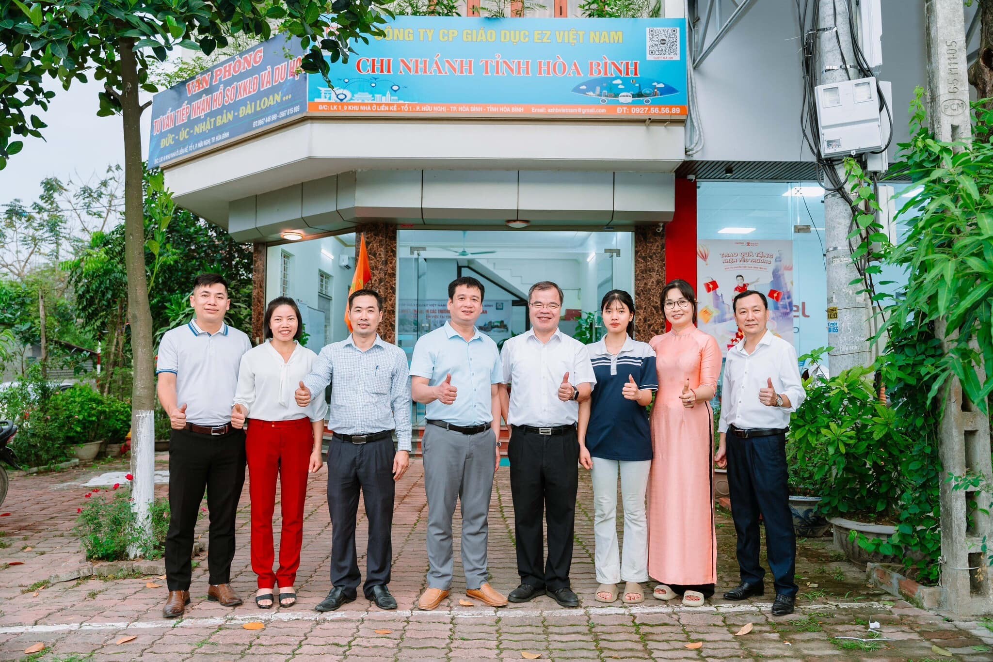 Cover image for Giáo Dục Ez Việt Nam