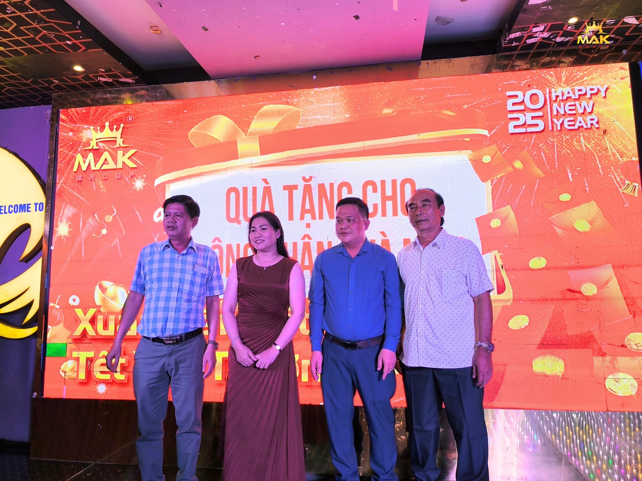 Cover image for MAK GROUP