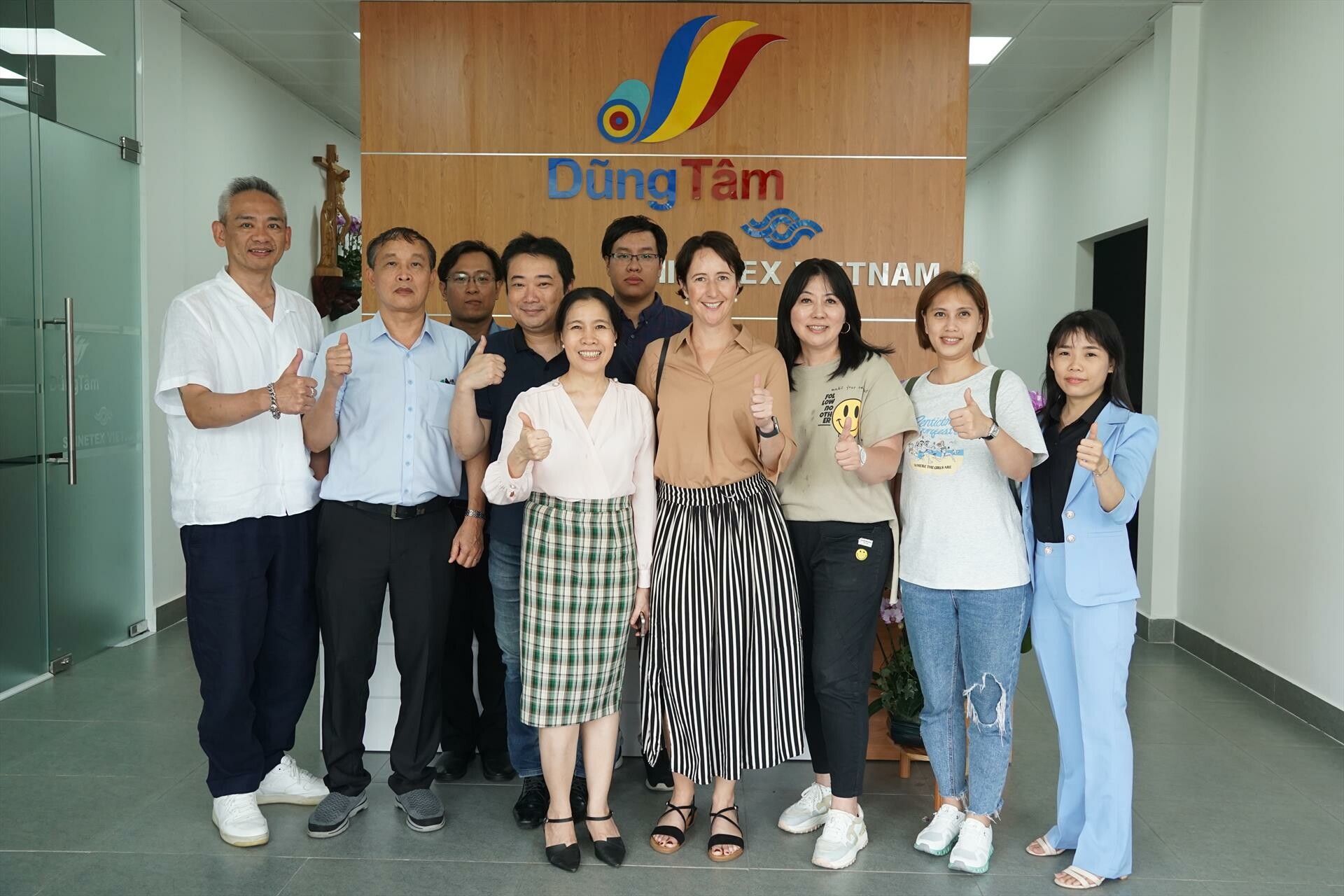 Cover image for Thương Mại - Dịch Vụ - Sản Xuất Dệt Nhuộm Dũng Tâm