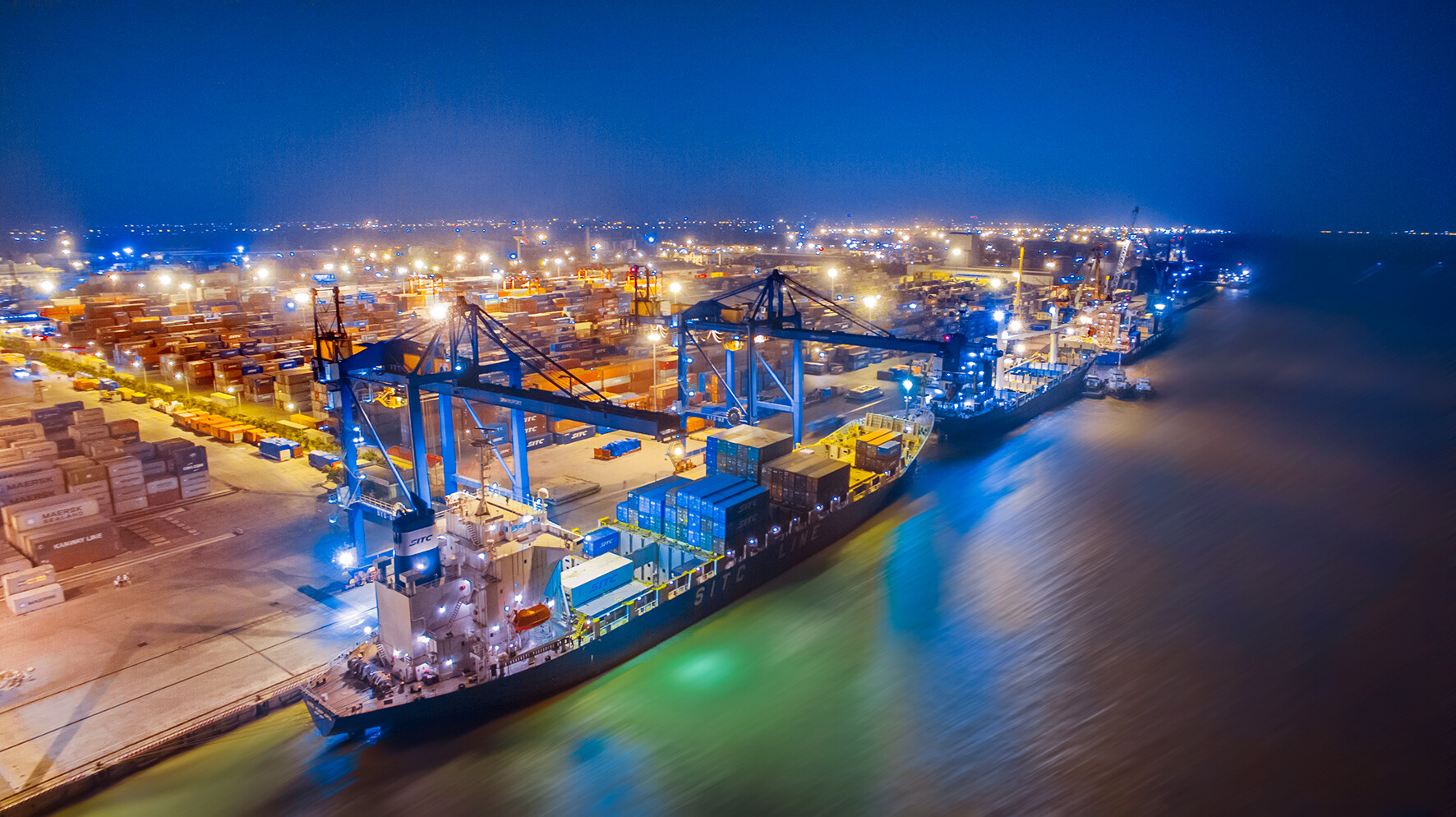 Cover image for Đầu tư và Phát triển cảng Đình Vũ