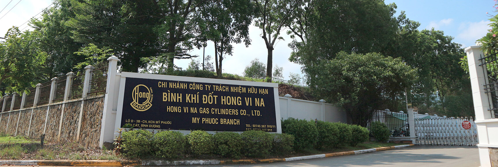 Cover image for BÌNH KHÍ ĐỐT HONG VI NA