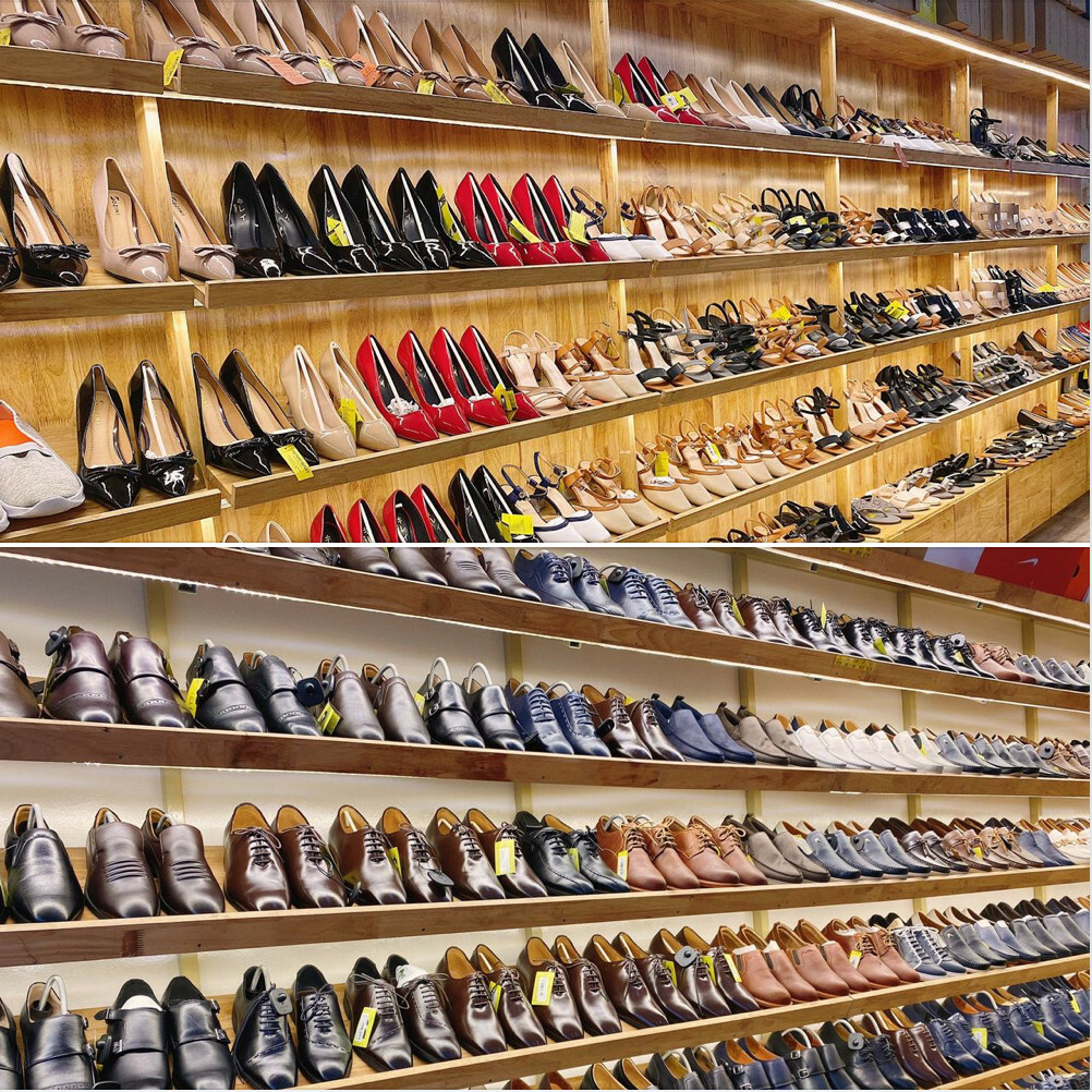 Cover image for FACTORY OUTLET