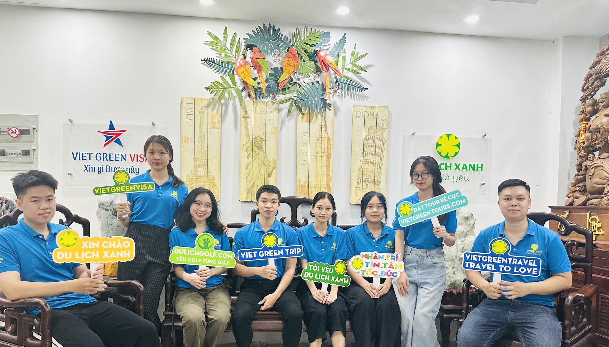 Cover image for DU LỊCH VÀ TRUYỀN THÔNG MÀU XANH VIỆT