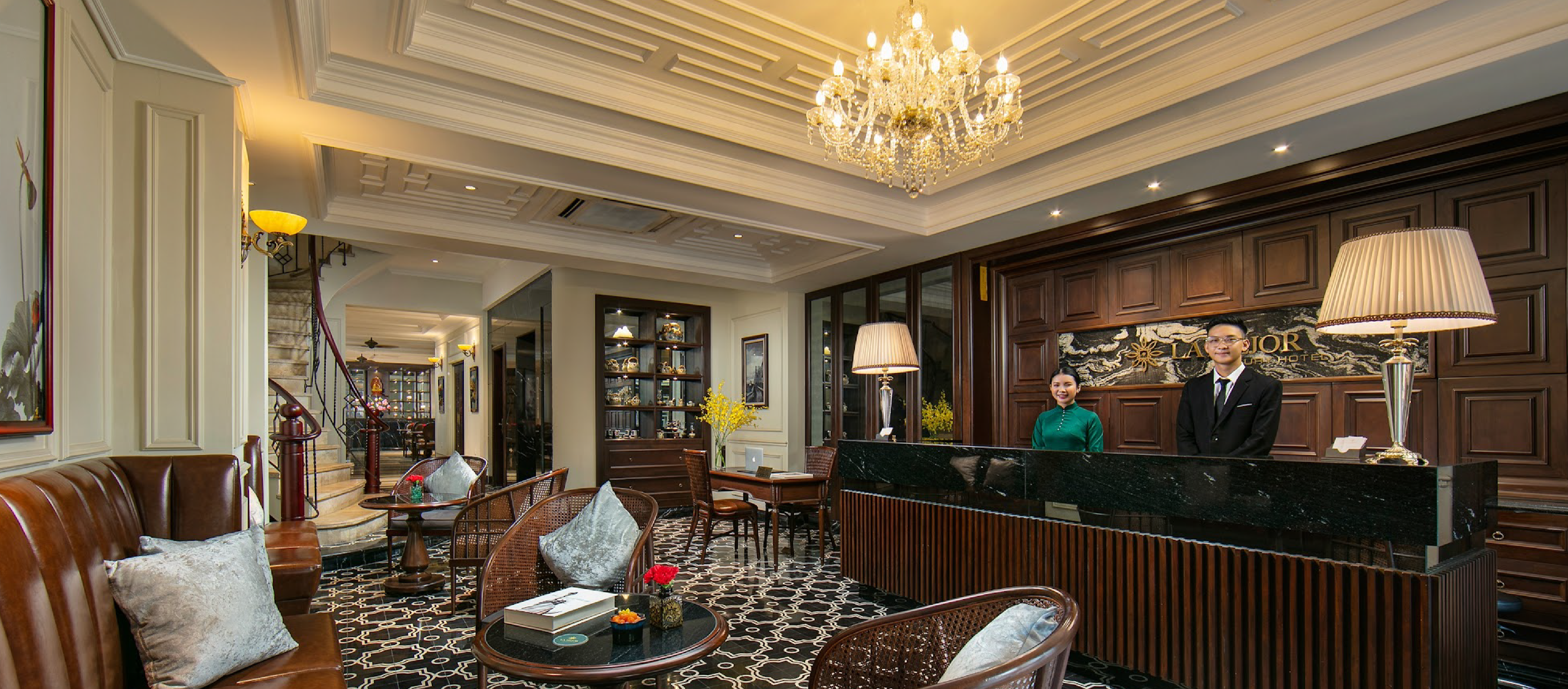 Cover image for LA MEJOR HOTEL & SKY BAR