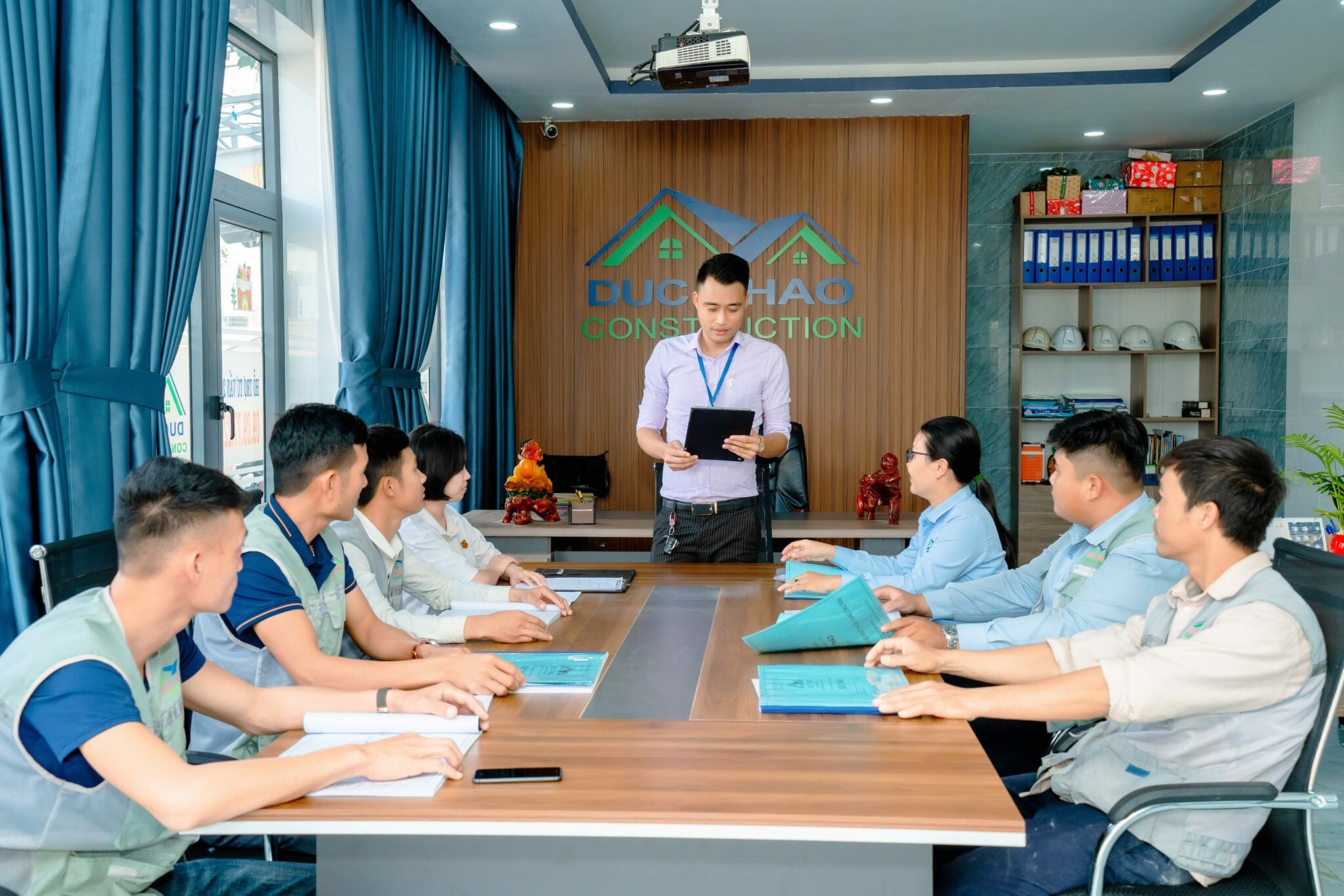 Cover image for Thiết Kế Và Xây Dựng Đức Thảo