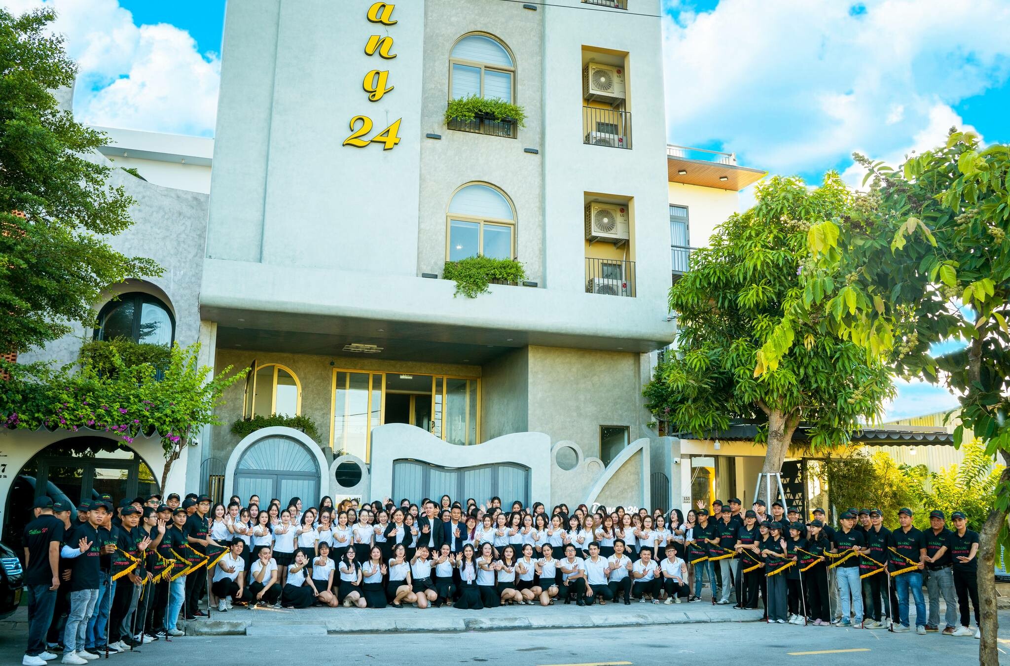 Cover image for DỊCH VỤ DU LỊCH ĐÀ NẴNG 24