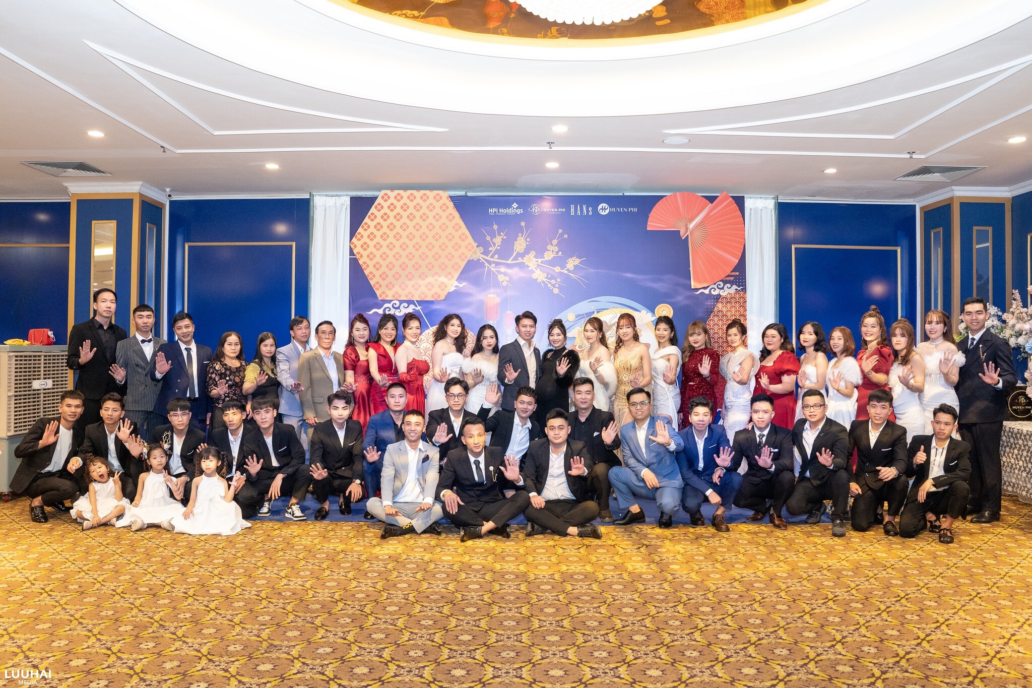 Cover image for Mỹ Phẩm Huyền Phi