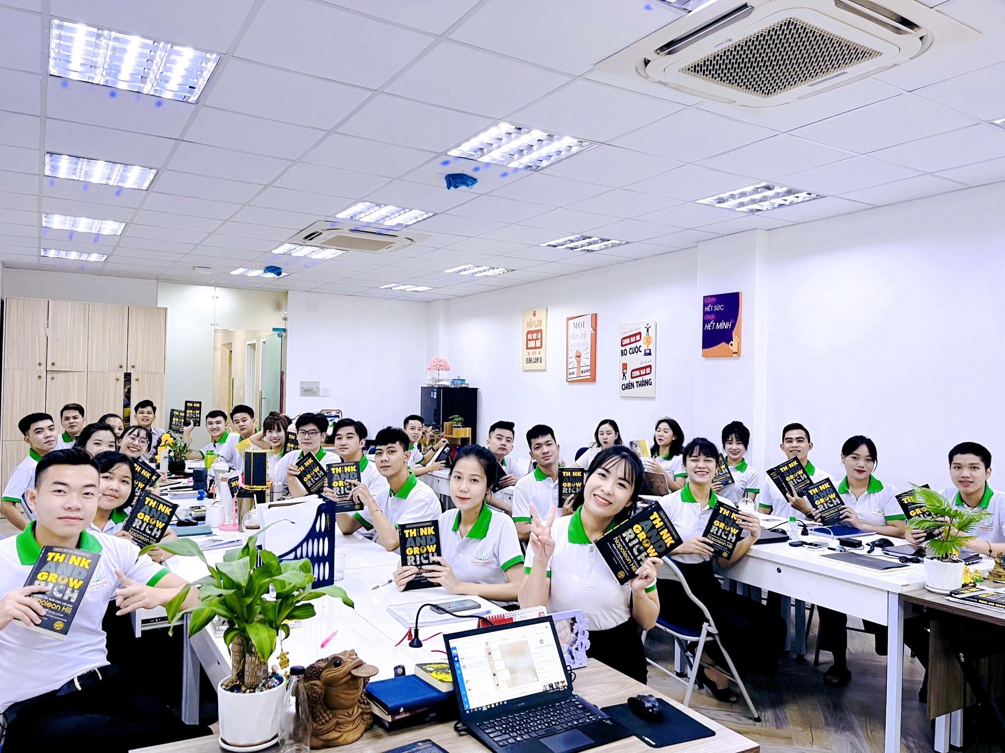 Cover image for Đầu Tư Và Phát Triển Bất Động Sản Singa