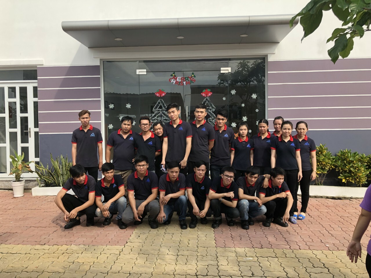 Cover image for Cơ Khí Chính Xác Nhuận Tiến