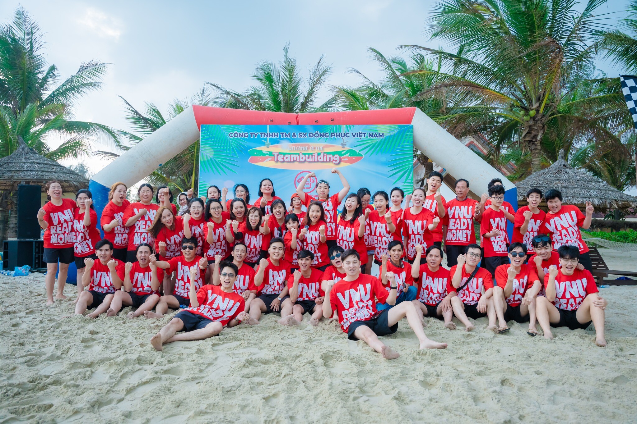 Cover image for Đồng Phục Việt Nam