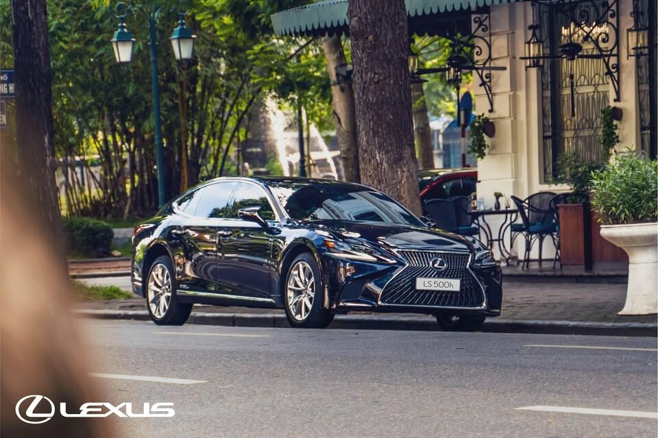 Cover image for Lexus Thăng Long