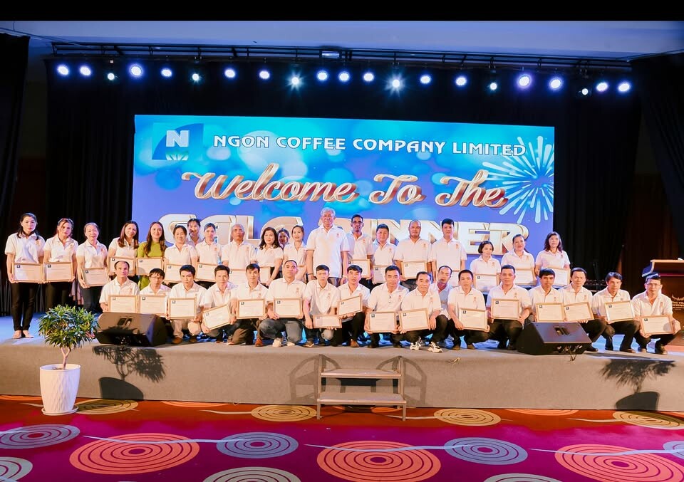 Cover image for CÀ PHÊ NGON