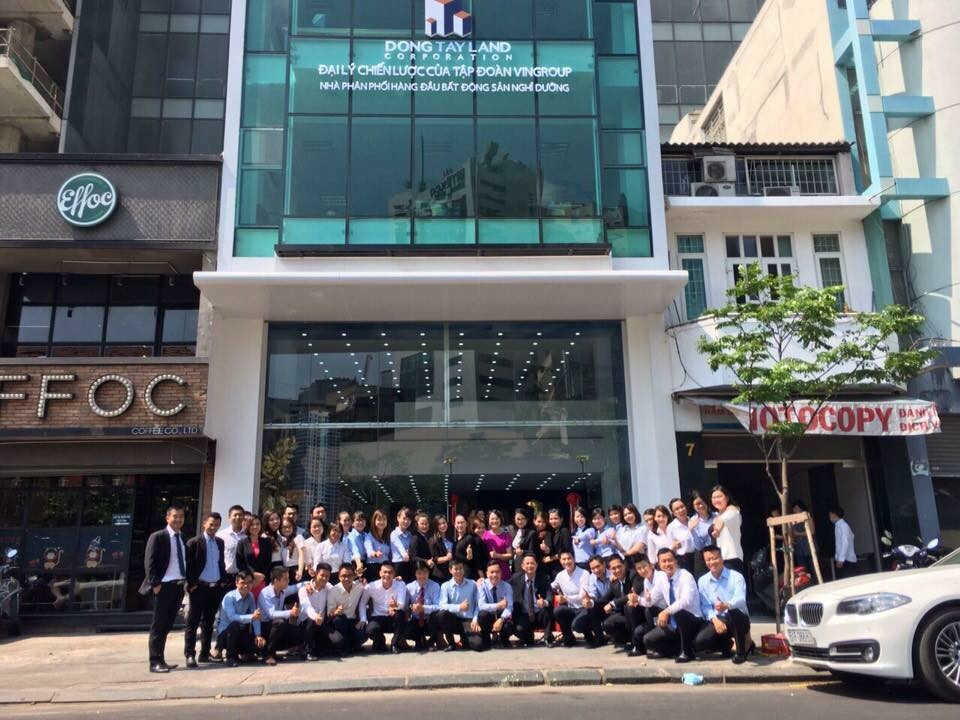 Cover image for ĐÔNG TÂY LAND