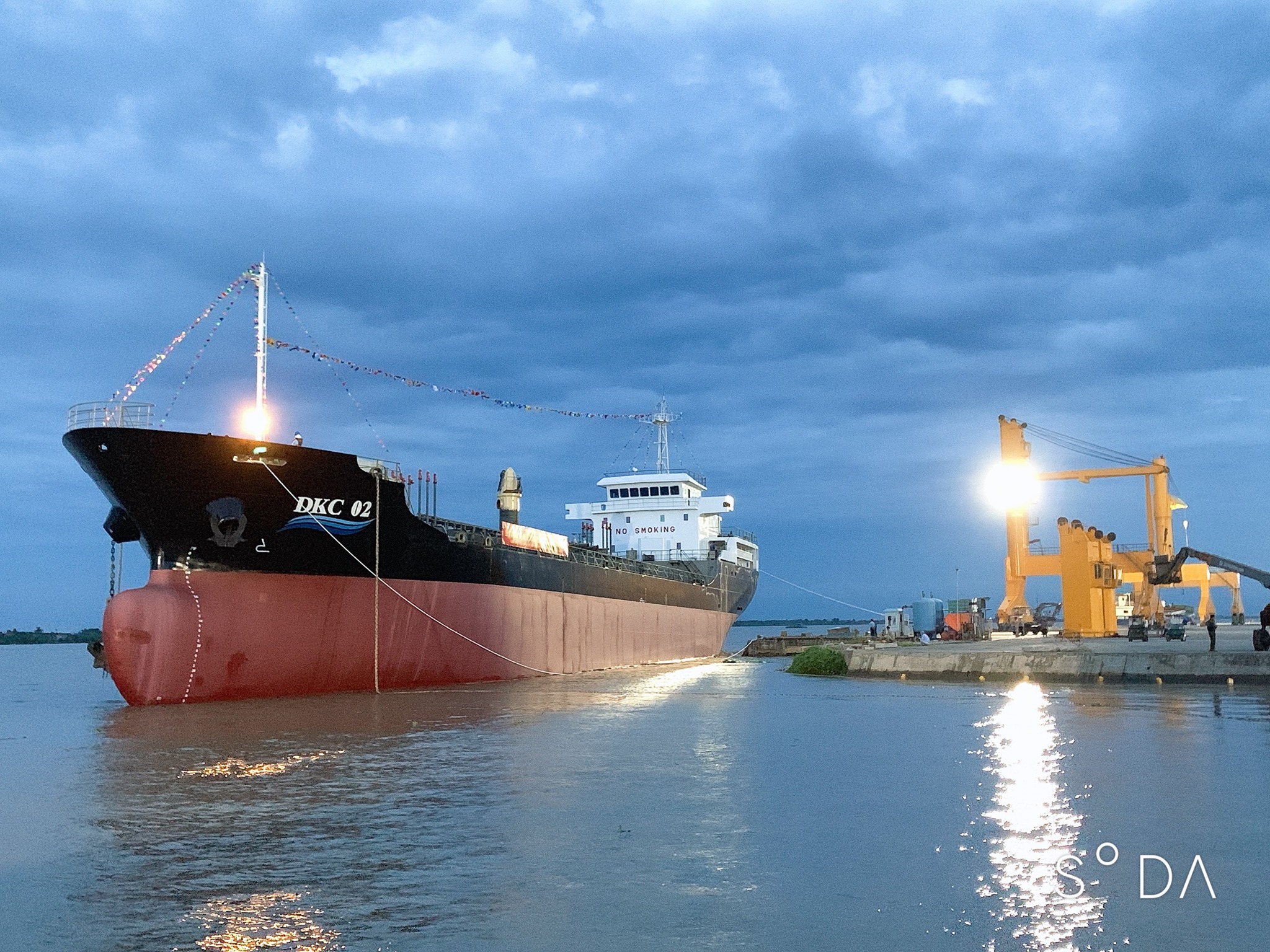 Cover image for Đóng Tàu Thái Bình Dương