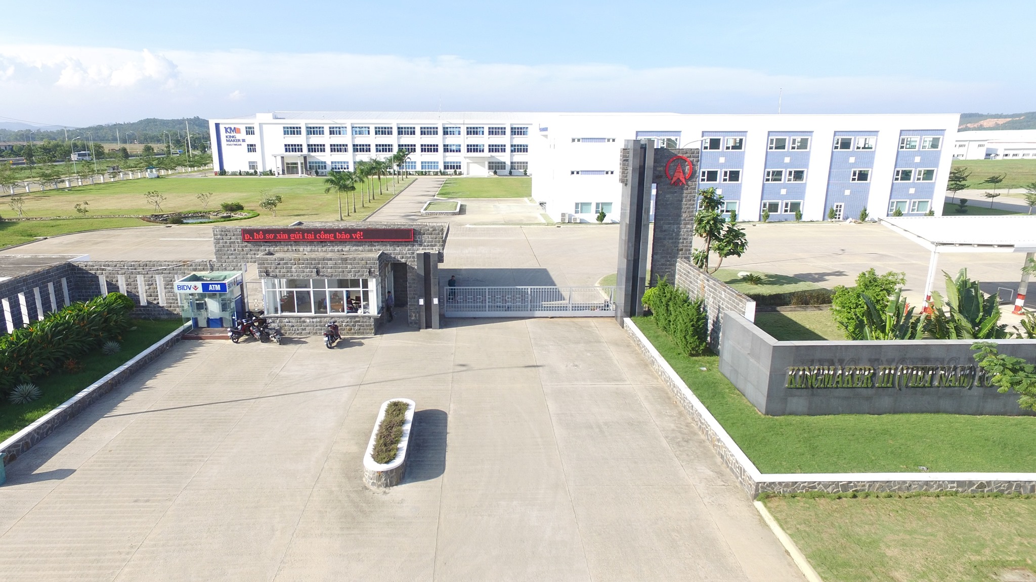 Cover image for KINGMAKER III FOOTWEAR