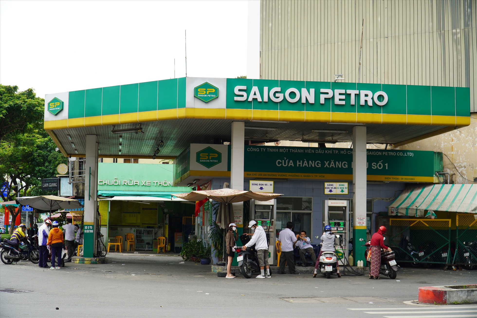 Cover image for SAIGON PETRO