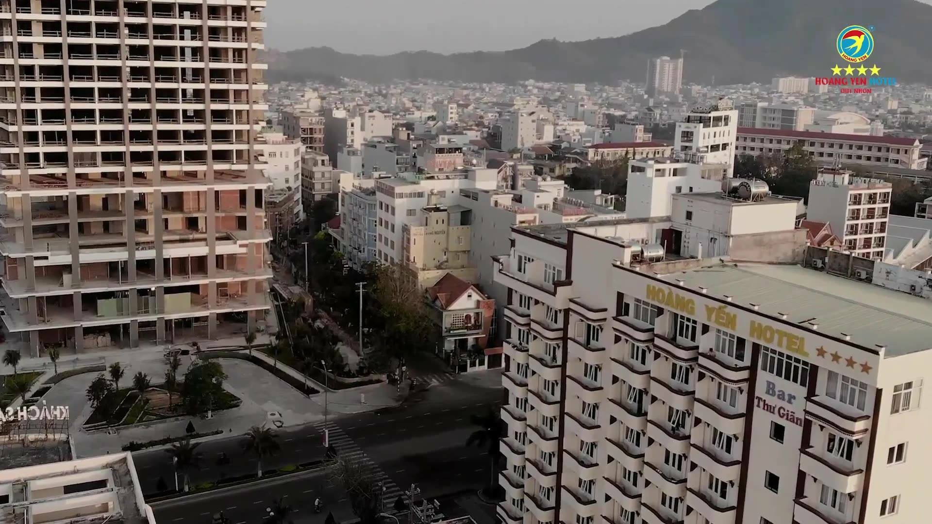 Cover image for Khách Sạn Hoàng Yến Quy Nhơn