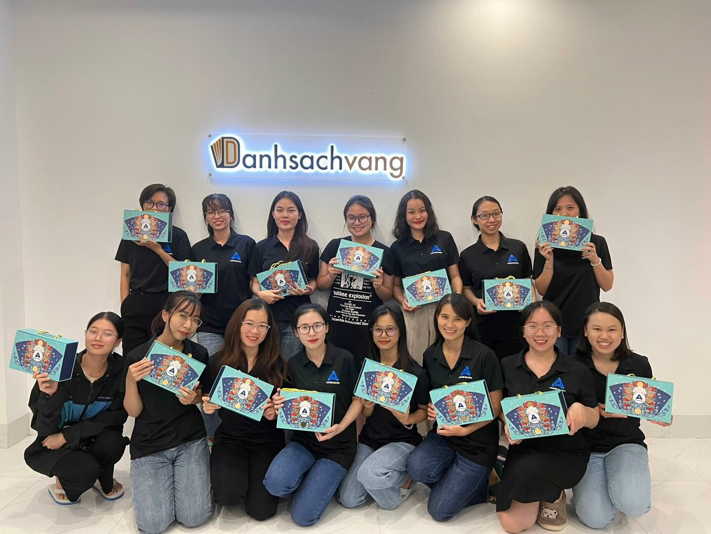 Cover image for TOPAZ MEDIA