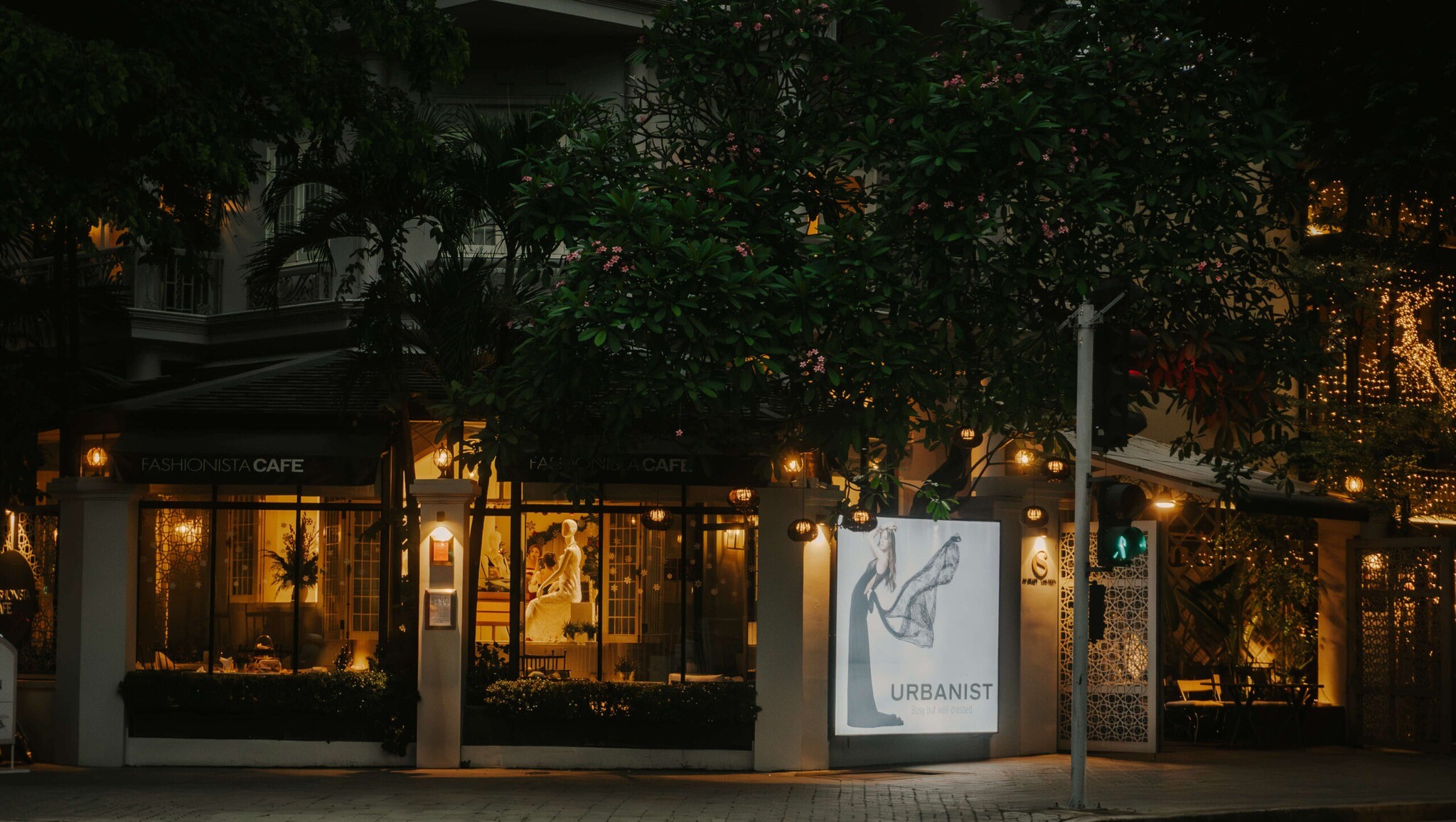 Cover image for Fashionista Cafe