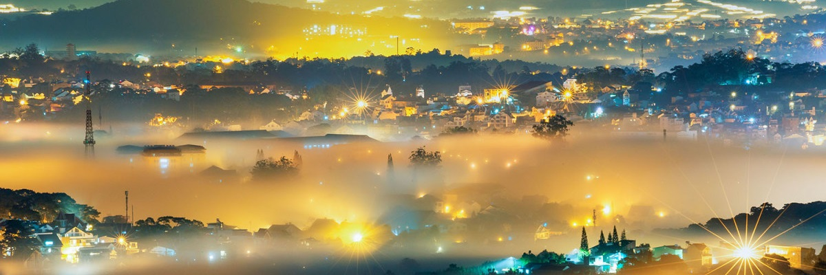 Cover image for CHIẾU SÁNG CẨM TÚ