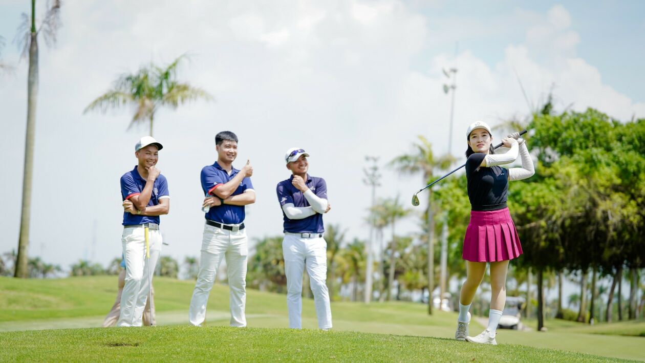 Cover image for HỌC VIỆN GOLF 72+