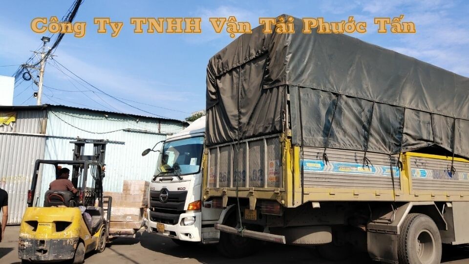 Cover image for Vận tải Phước Tấn