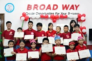 Review Trung Tâm Ngoại Ngữ Broad Way: Nơi biến ngôn ngữ trở thành bản năng (2025)