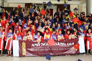 Review Trung tâm Anh ngữ Hoàng Gia: Học phí tiết kiệm, chất lượng quốc tế (2025)