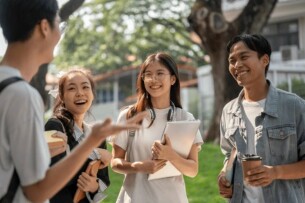 Đại học dân lập là gì? So sánh giữa đại học dân lập và đại học công lập (2025)