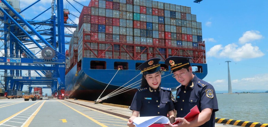 Những doanh nghiệp mạnh về vận tải kết hợp khai báo hải quan