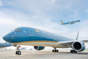 Phân tích ảnh hưởng của các nhóm yếu tố môi trường đến hoạt động VietNam Airlines.